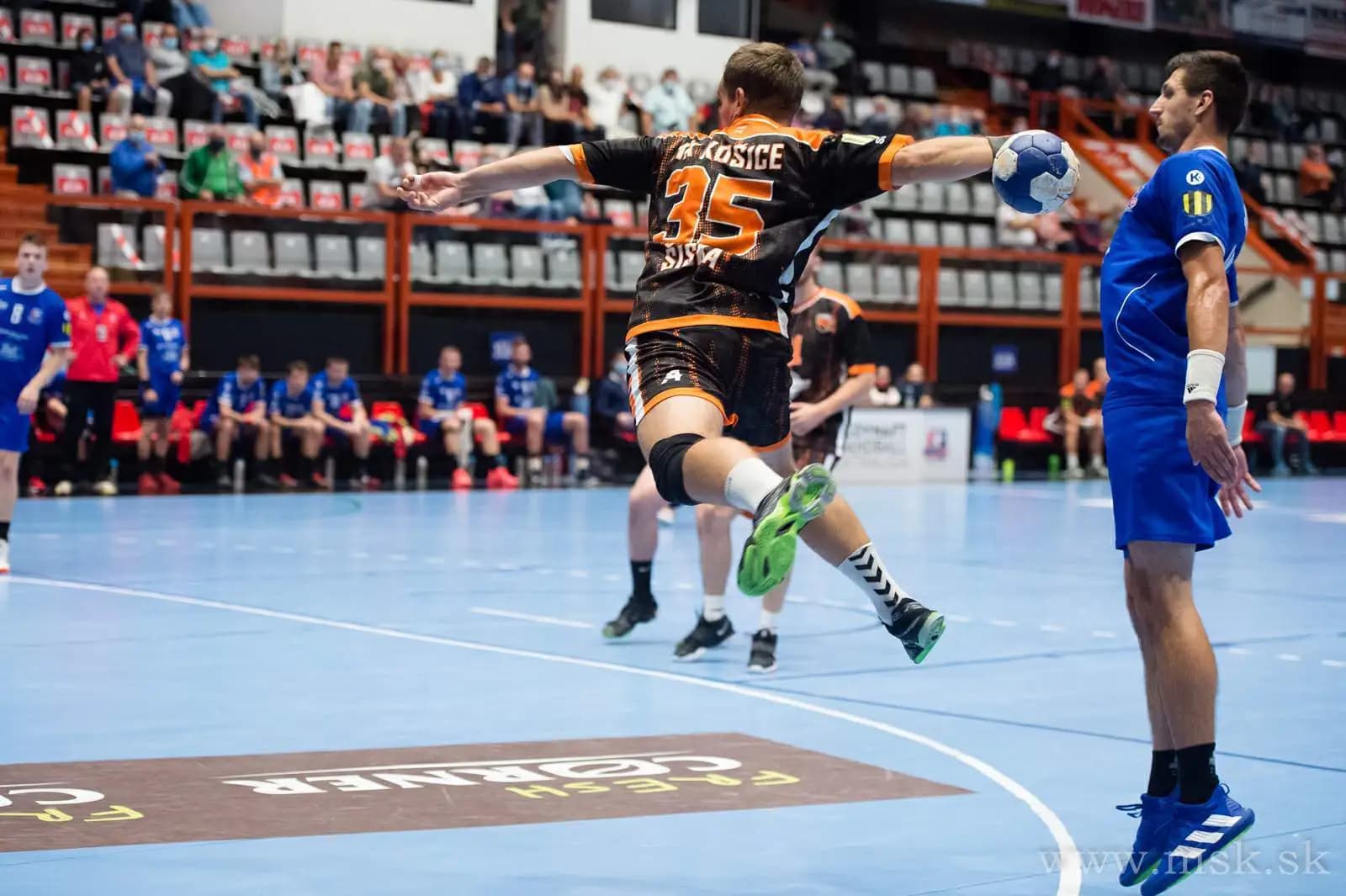 Crows aj s trénerom Antlom v zostave víťazne, hladké triumfy Tatrana a MŠK