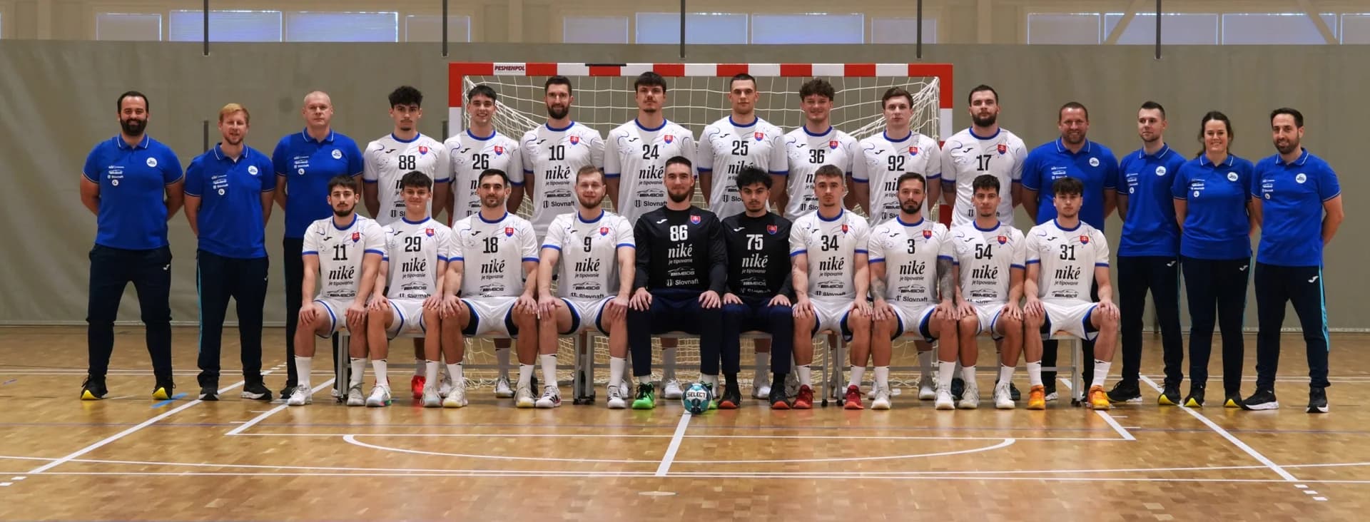 REPRE MUŽI: KAPITÁNSKU PÁSKU PREVZALI JURAJ BRIATKA S JAKUBOM PROKOPOM 