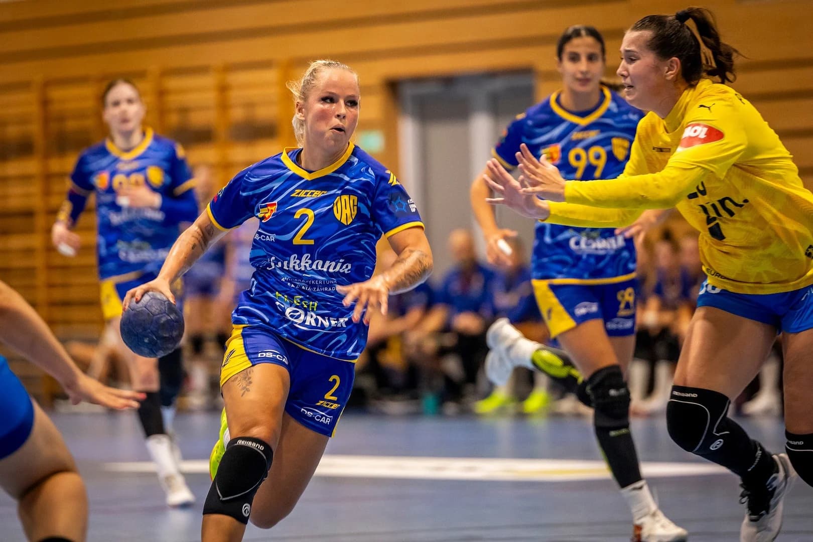 MOL LIGA: NA ÚVOD SEZÓNY PRESVEDČIVÉ VÍŤAZSTVÁ VŠETKÝCH SLOVENSKÝCH DRUŽSTIEV, PREKVAPENÍM PREHRA MOSTU V OLOMOUCI 