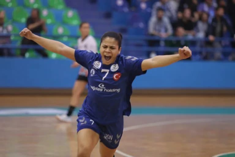Iuventa získala za Bajčiovú brazílsku náhradu, zostávajú aj skúsené Wollingerová s Klučkovou