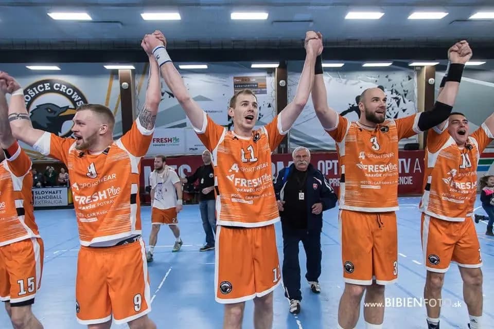 Suverénny tohtoročný vstup Crows, Šaľa naprázdno v Nových Zámkoch