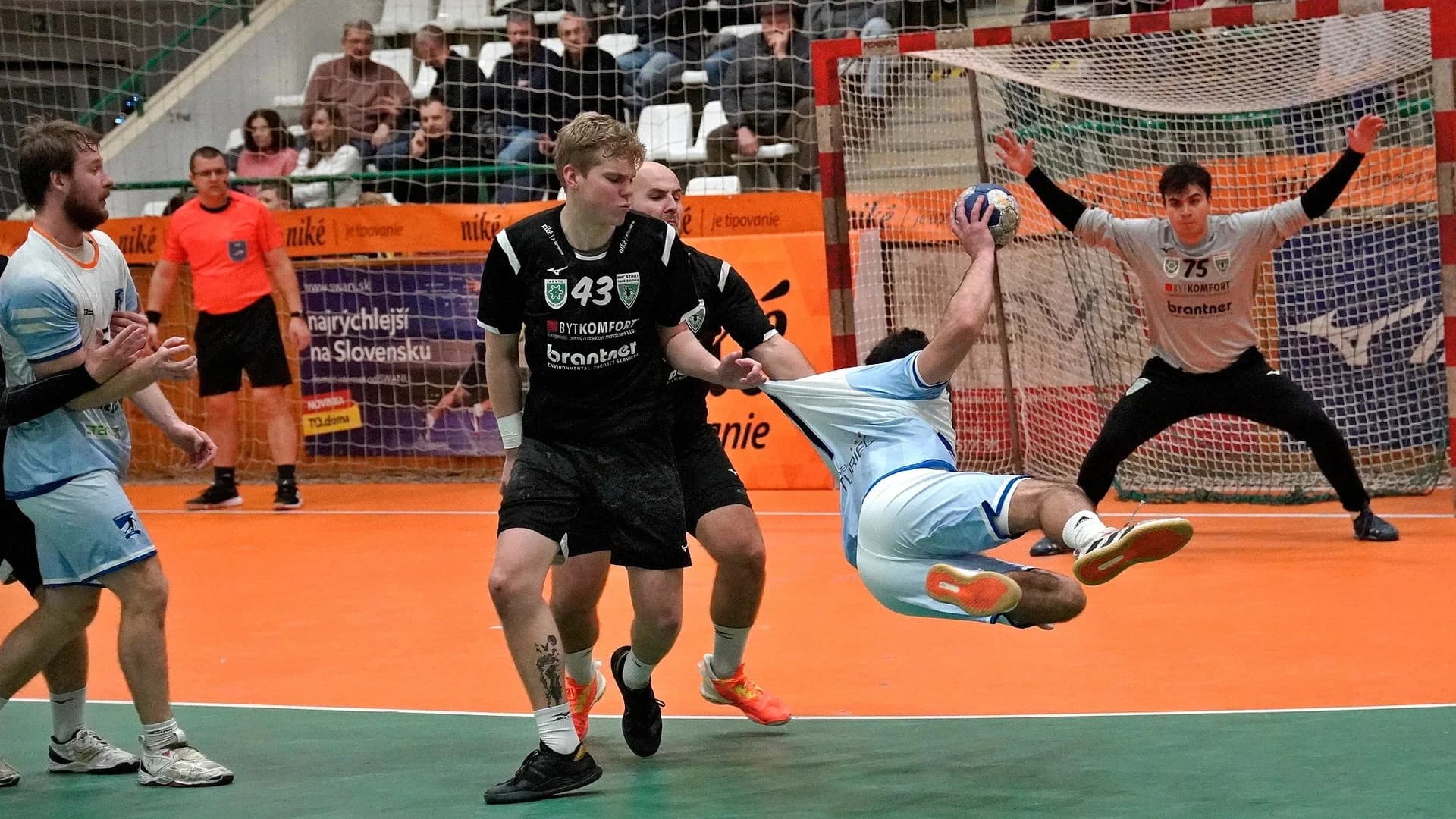 NHE: Hlohovec si nepomohol smerom k play-off, Nové Zámky bližšie k 3. miestu