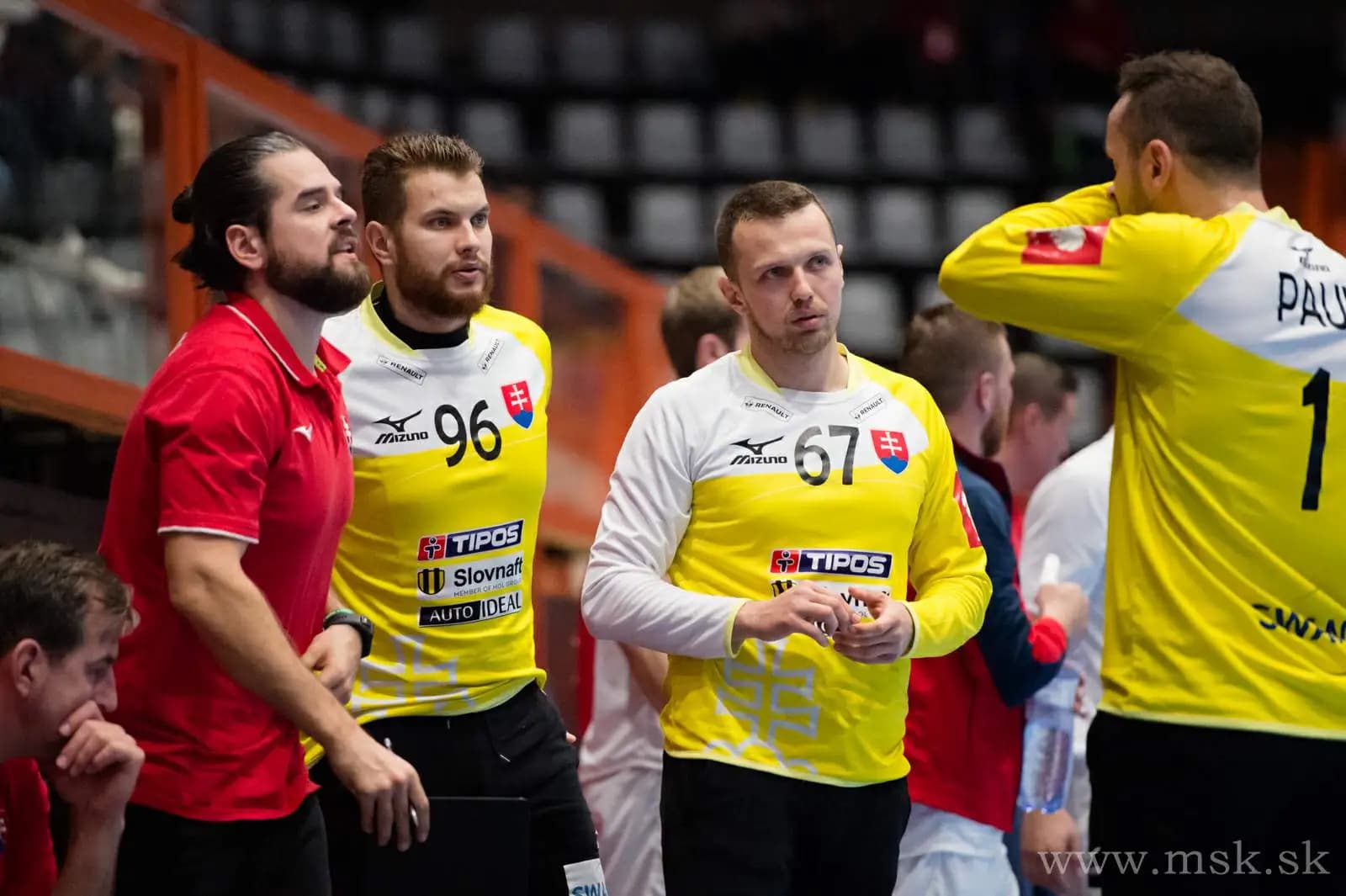 Smola Žernoviča s Paulom, brankárske duo reprezentácie SR sa zranilo v priebehu 24 hodín