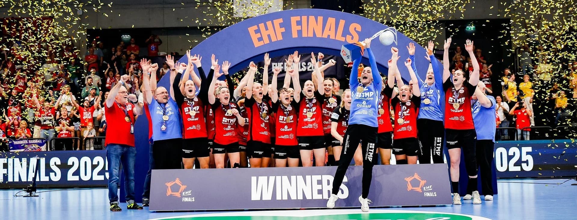 SOM VĎAČNÁ, ŽE MÔŽEM BYŤ SÚČASŤOU TOHTO TÍMU, HOVORÍ LÝDIA JAKUBISOVÁ, KTORÁ OSLAVUJE S THÜRINGEROM TRIUMF V EURÓPSKEJ LIGE