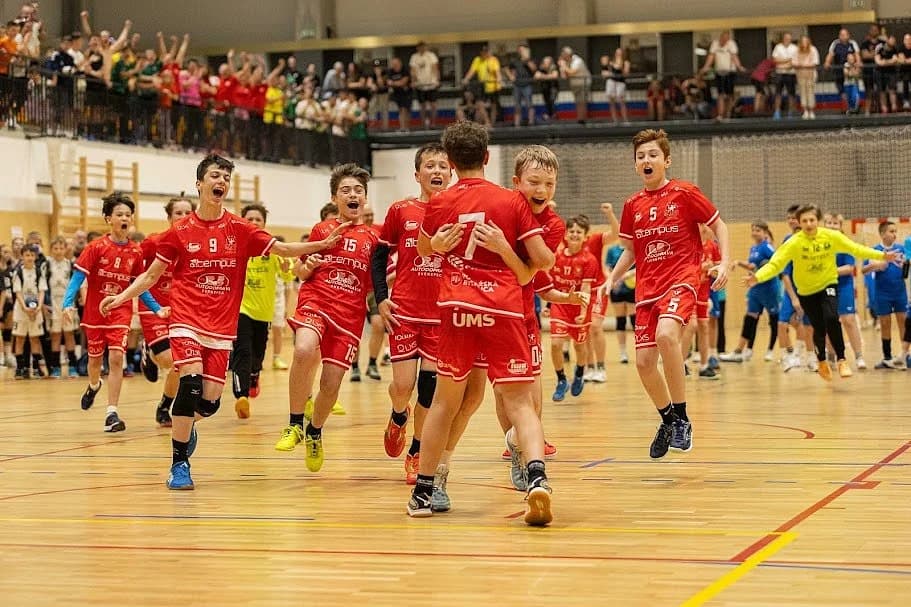 SOH a MOH: Prvenstvá chlapcov P. Bystrice, HŠK Legends Šaľa a dievčat D. Stredy a Šurian