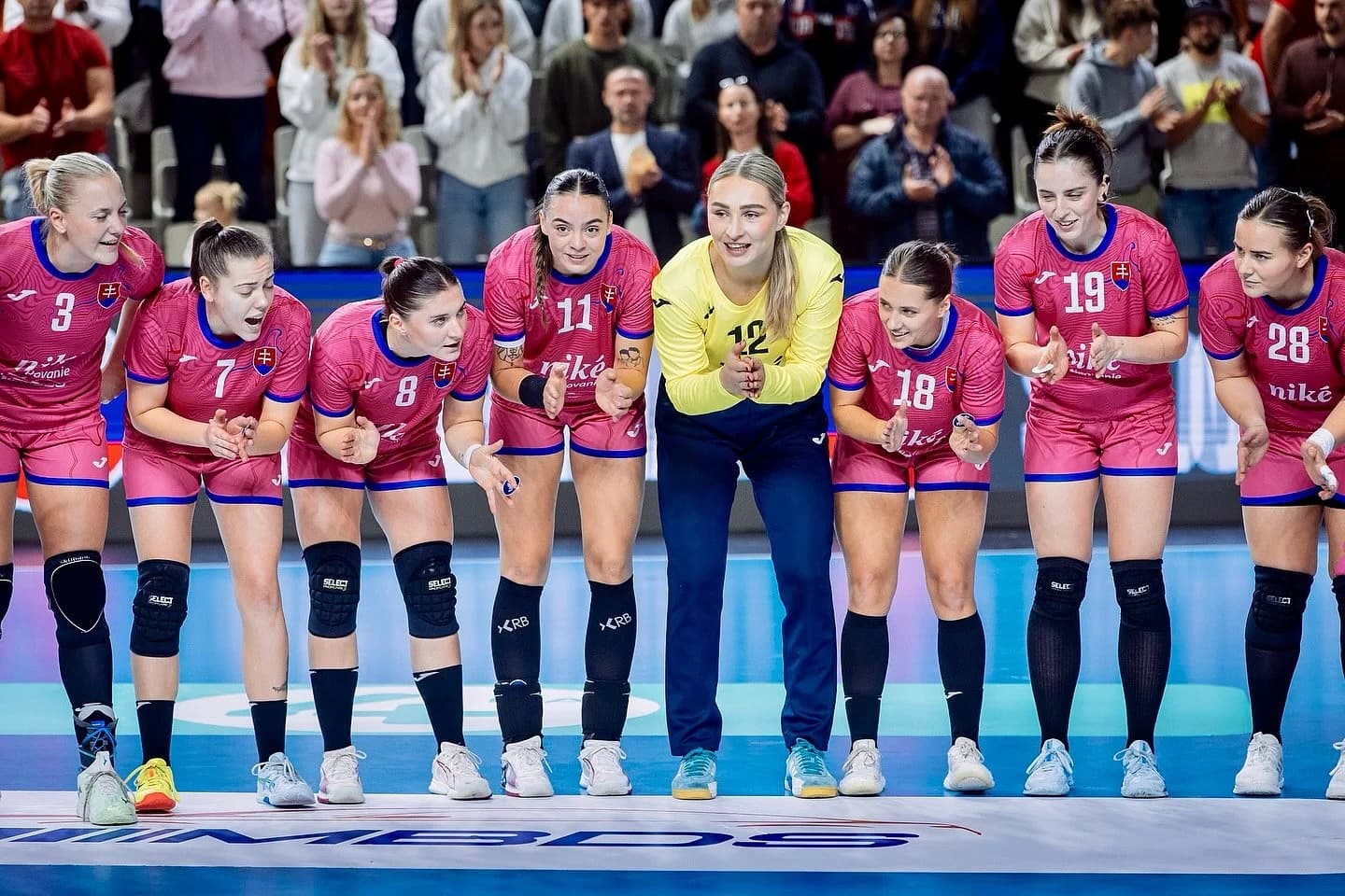 REPRE ŽENY: SKVELÁ ATMOSFÉRA V BRATISLAVE, TRÉNER BEŇADIK CHVÁLI DRUŽSTVO ZA ZLEPŠENÝ VÝKON
