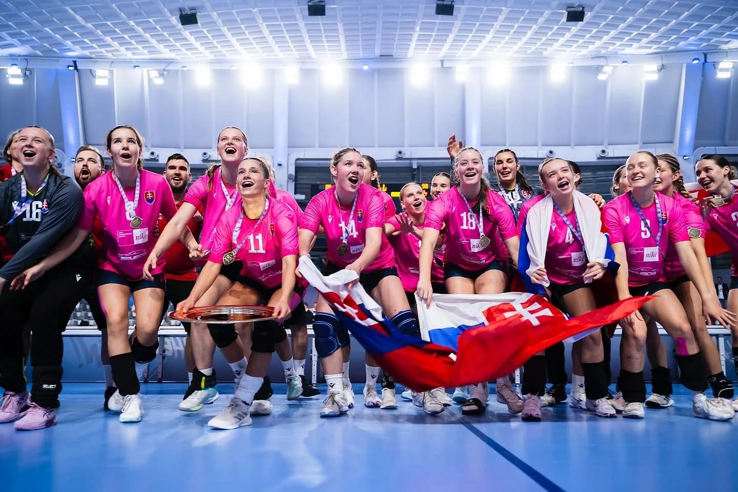REPRE KADETKY: SLOVENKY V PONDELOK DOPOLUDNIA ODCESTOVALI NA MAJSTROVSTVÁ SVETA, V STREDU ODOHRAJÚ PRVÝ ZÁPAS PROTI BRAZÍLII